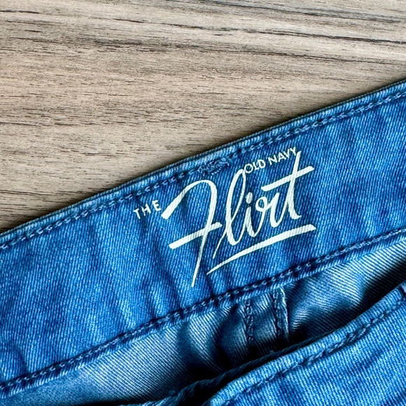 Old Navy The Flirt Size 6 Mid Rise Wide Leg Lightweight Blue Jeans - Picture 6 of 16